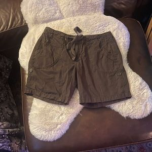 Brown Cargo shorts by Lee